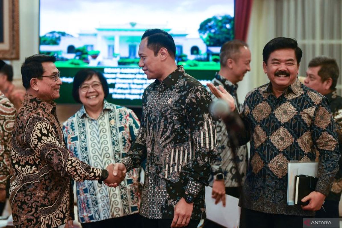 Pengamat soal jabat tangan AHY-Moeldoko: Peran Jokowi besar