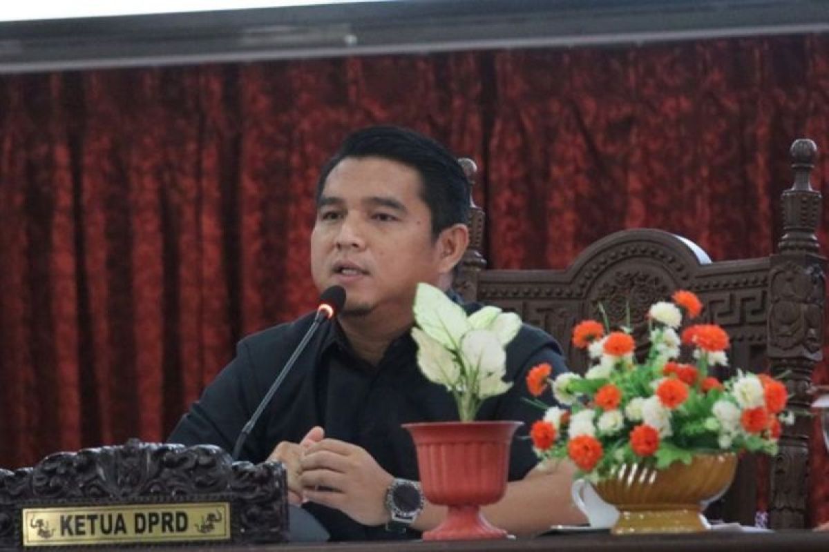 Ketua DPRD HSS ajak masyarakat hormati hasil pleno tingkat kabupaten