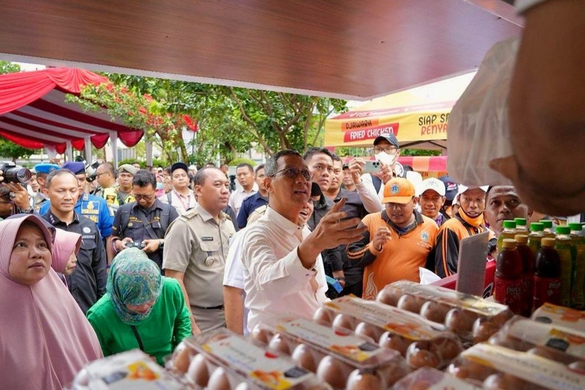 Pasar murah di Jakbar, warga diminta tidak timbun sembako