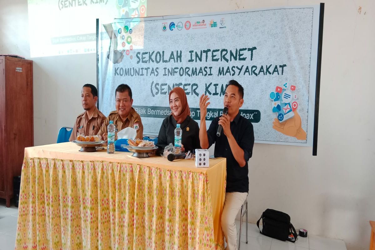 Diskominfo edukasi siswa di Sulbar memanfaatkan internet secara bijak