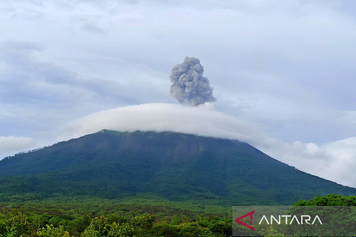 Aliran lava baru muncul di Gunung Ile Lewotolok Pulau Lembata