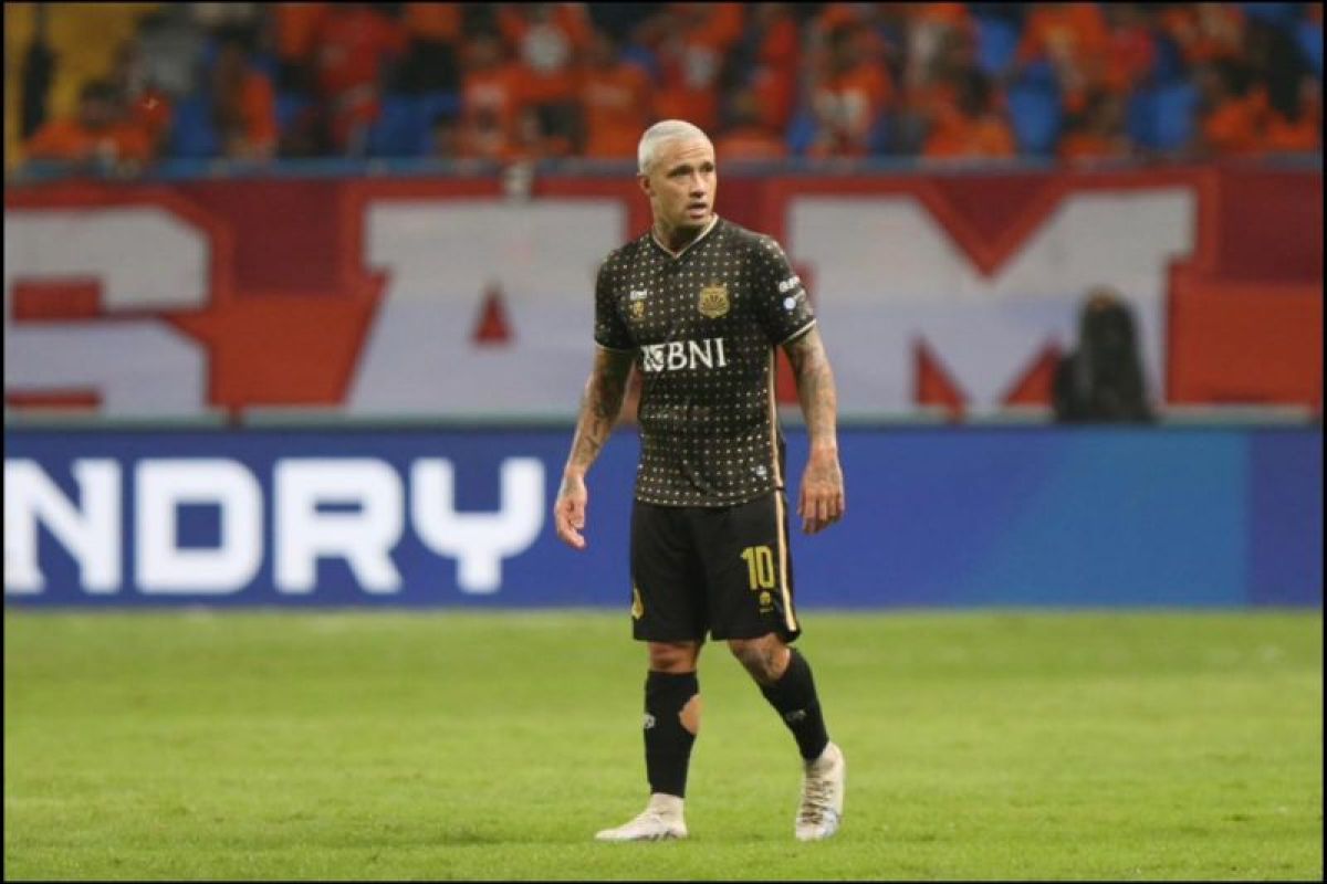 Radja Nainggolan antiklimaks hadapi Borneo FC Samarinda