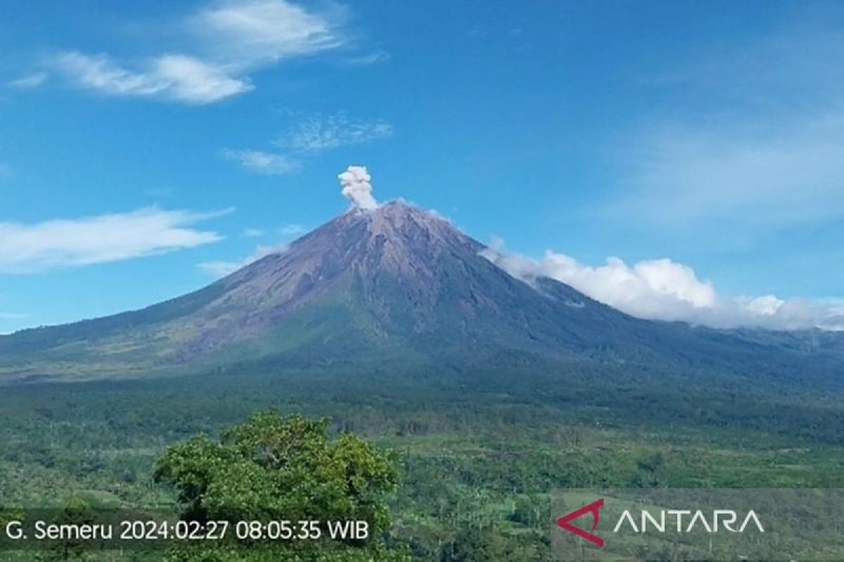 Berita unggulan terkini, Gunung Semeru kembali erupsi hingga kasus meninggalnya santri Pesantren Al Ishlahiyyah