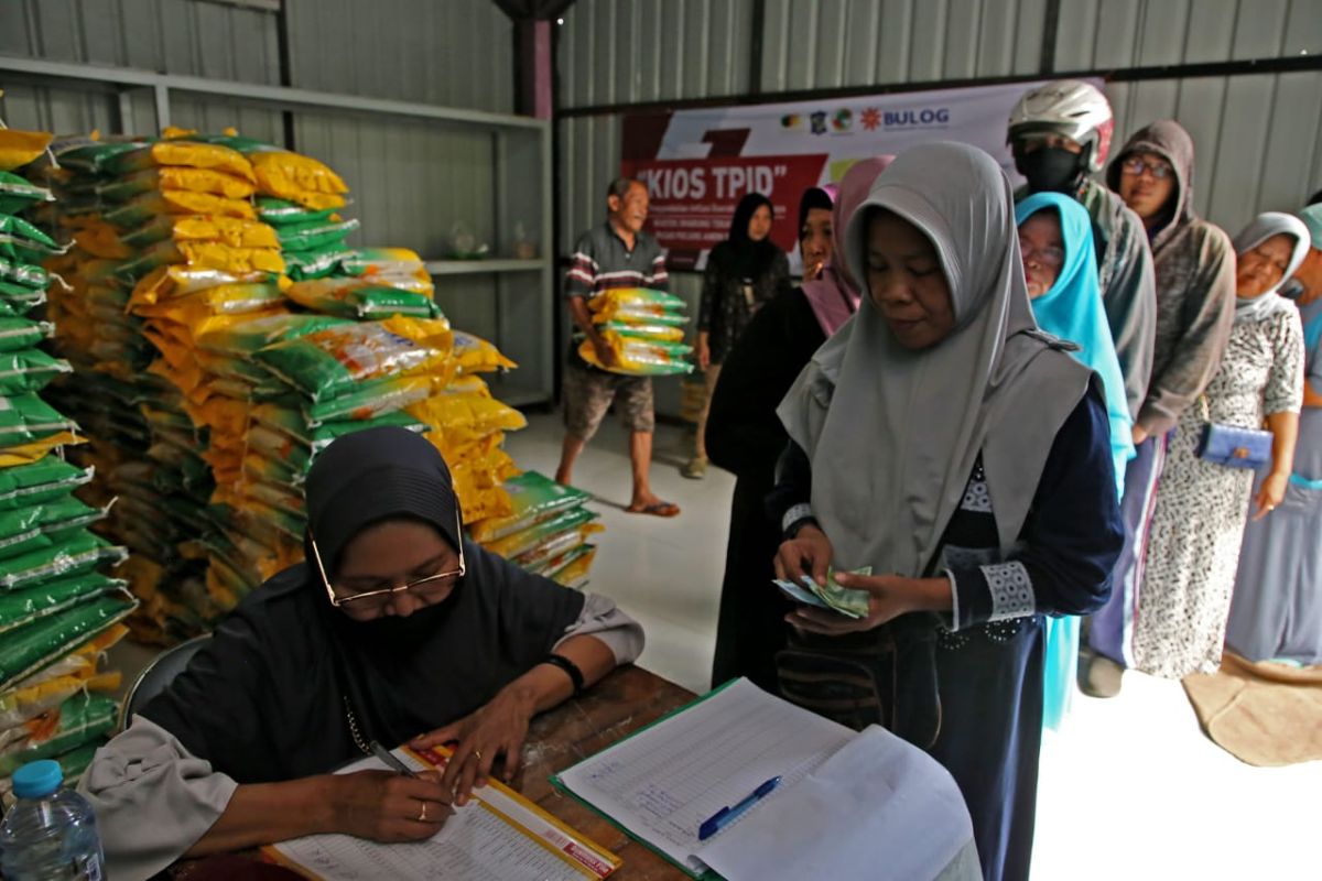 Pemkot Surabaya: Perputaran beras di Kios TPID 100 ton per minggu