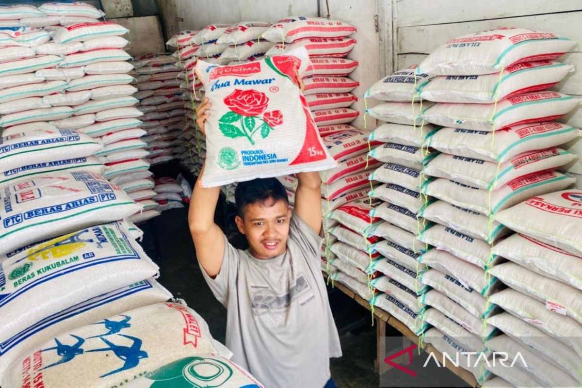 Perum Bulog salurkan beras SPHP stabilisasi harga beras di barat Aceh