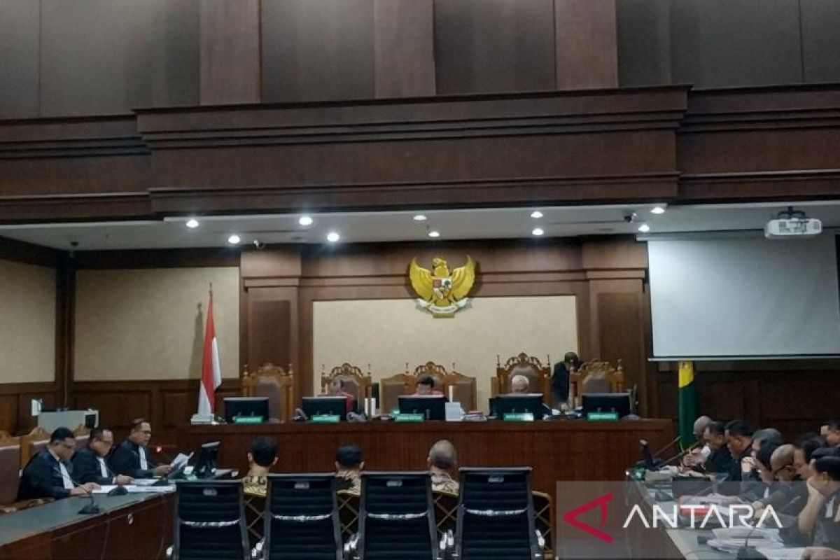 SYL  didakwa lakukan pemerasan dan terima gratifikasi Rp44,5 miliar