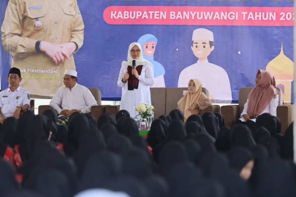 Bupati Banyuwangi ajak santri jadi duta anti-perundungan