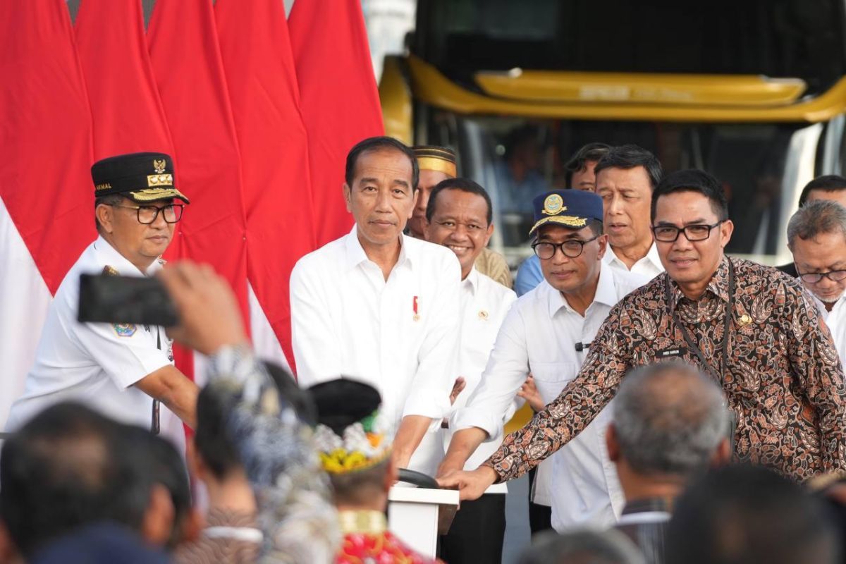 Di Samarinda, Presiden minta rakyat gunakan transportasi massal