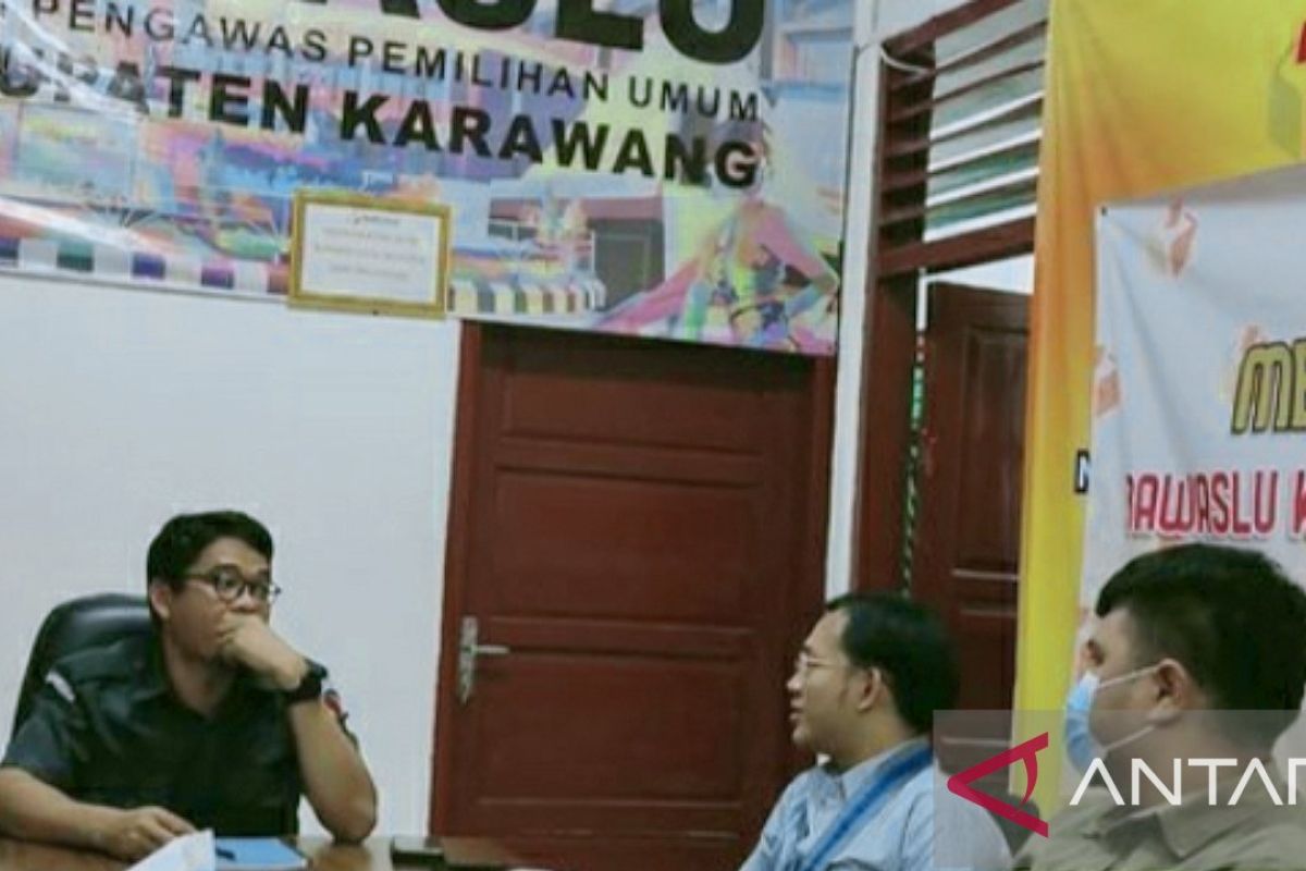 Bawaslu Karawang temukan pergeseran perolehan suara caleg saat pleno