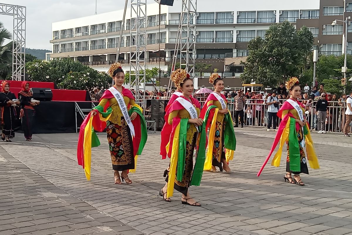 Karnaval Bau Nyale tampilkan 1.000 Putri Mandalika