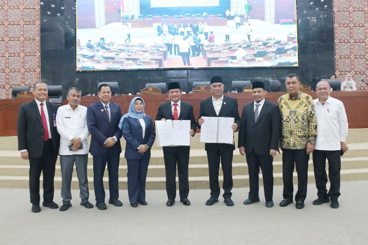 Pemprov-DPRD Sumut tetapkan dua Perda