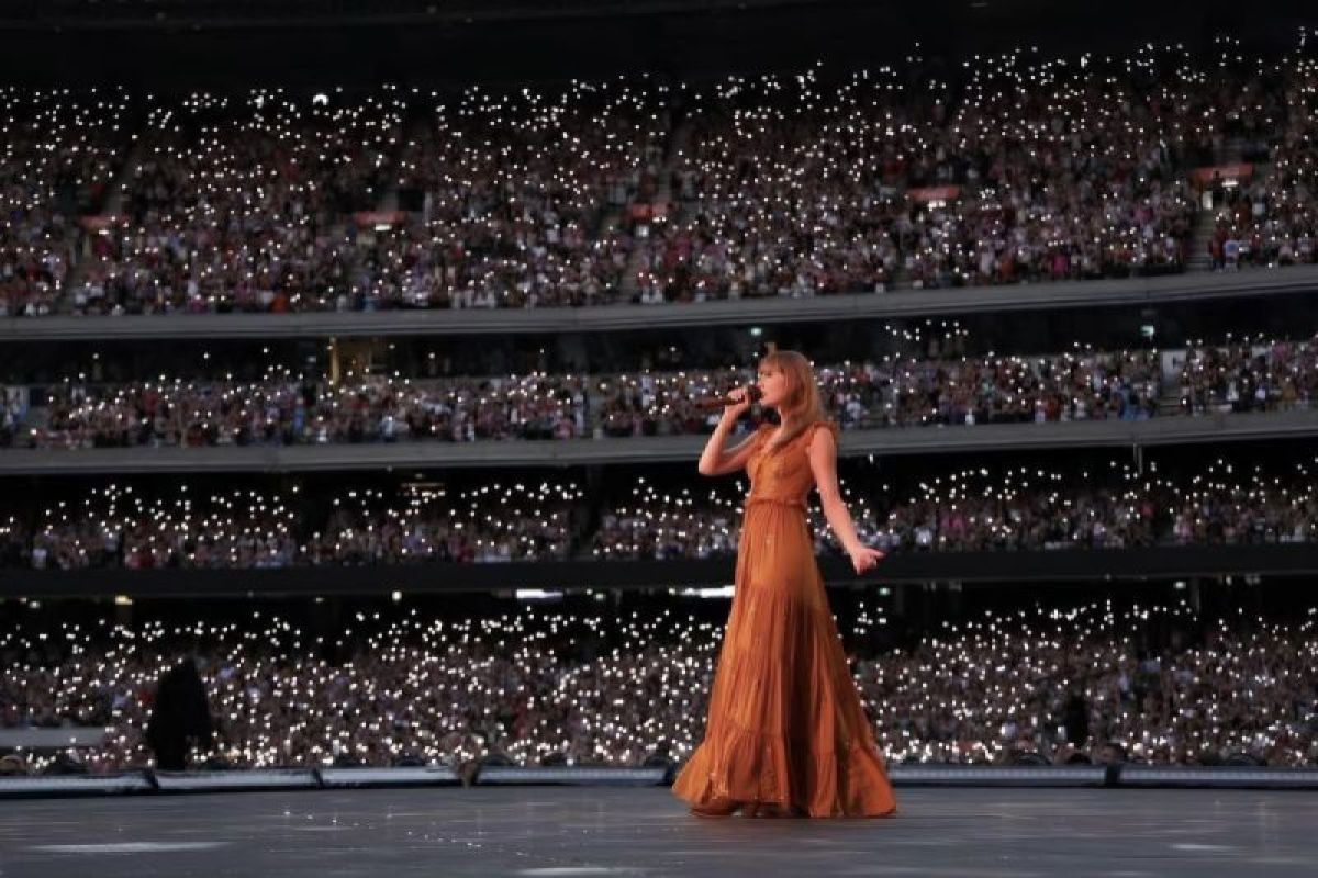 Taylor Swift terkesima oleh jutaan penonton konsernya di Australia