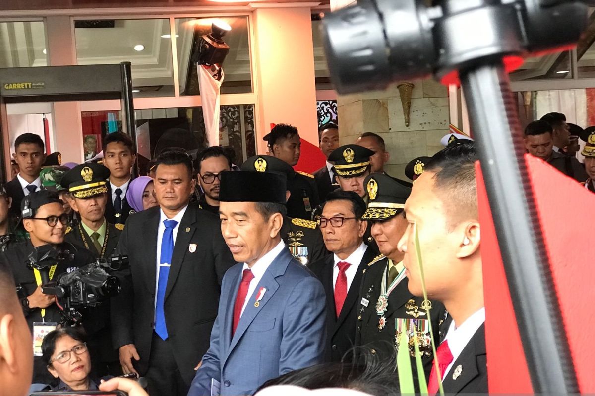 Ditanya soal pelibatan Prabowo dalam penyusunan kabinet, Jokowi: "Kok tanyakan kepada saya"