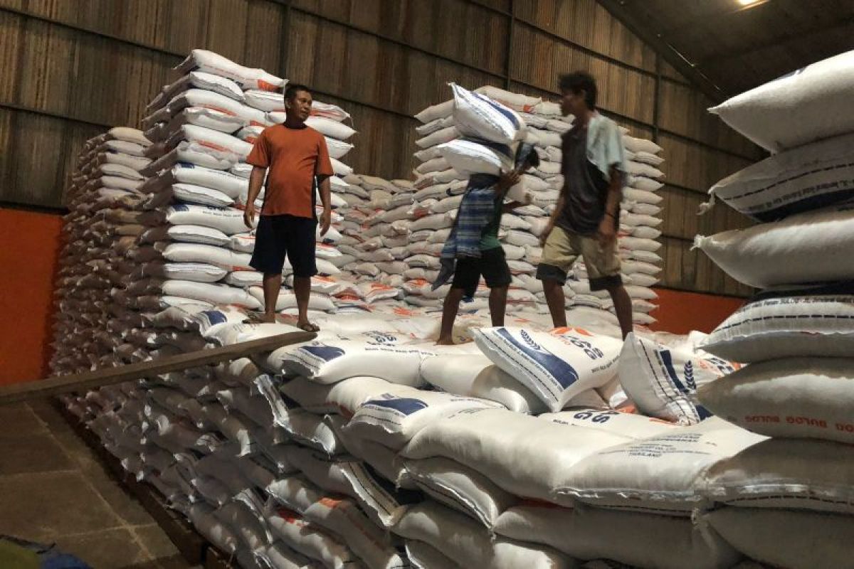 14 ton beras impor  telah masuk gudang Bulog Sumsel-Babel