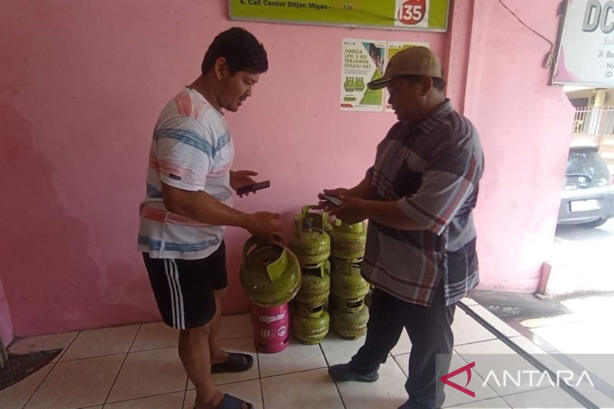 Ratusan ribu warga di Madiun Raya beli elpiji 3 kg dengan tunjukkan KTP