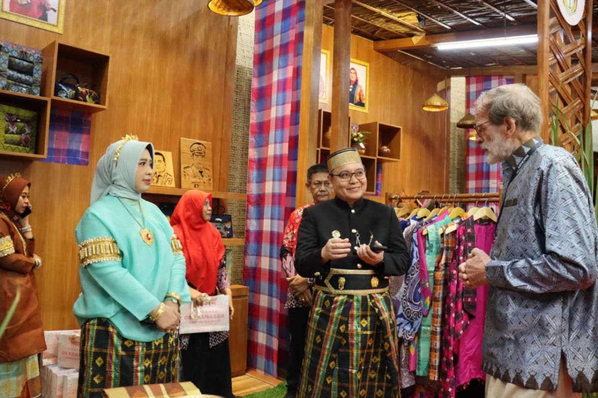 Pemkab Wajo memperkenalkan produk UMKM di pameran terbesar Asia Tenggara