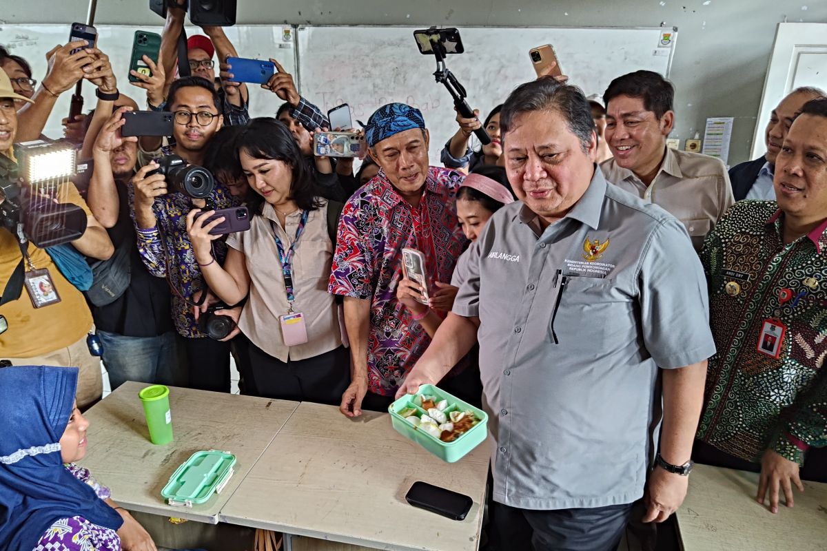 Menko Airlangga cek simulasi program makan gratis di Tangerang