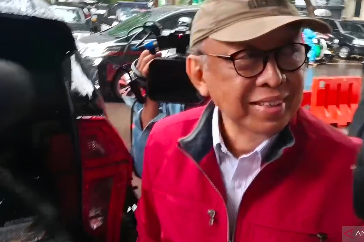 Sambangi Polda Metro Jaya, Rektor nonaktif UP bantah lakukan pelecehan