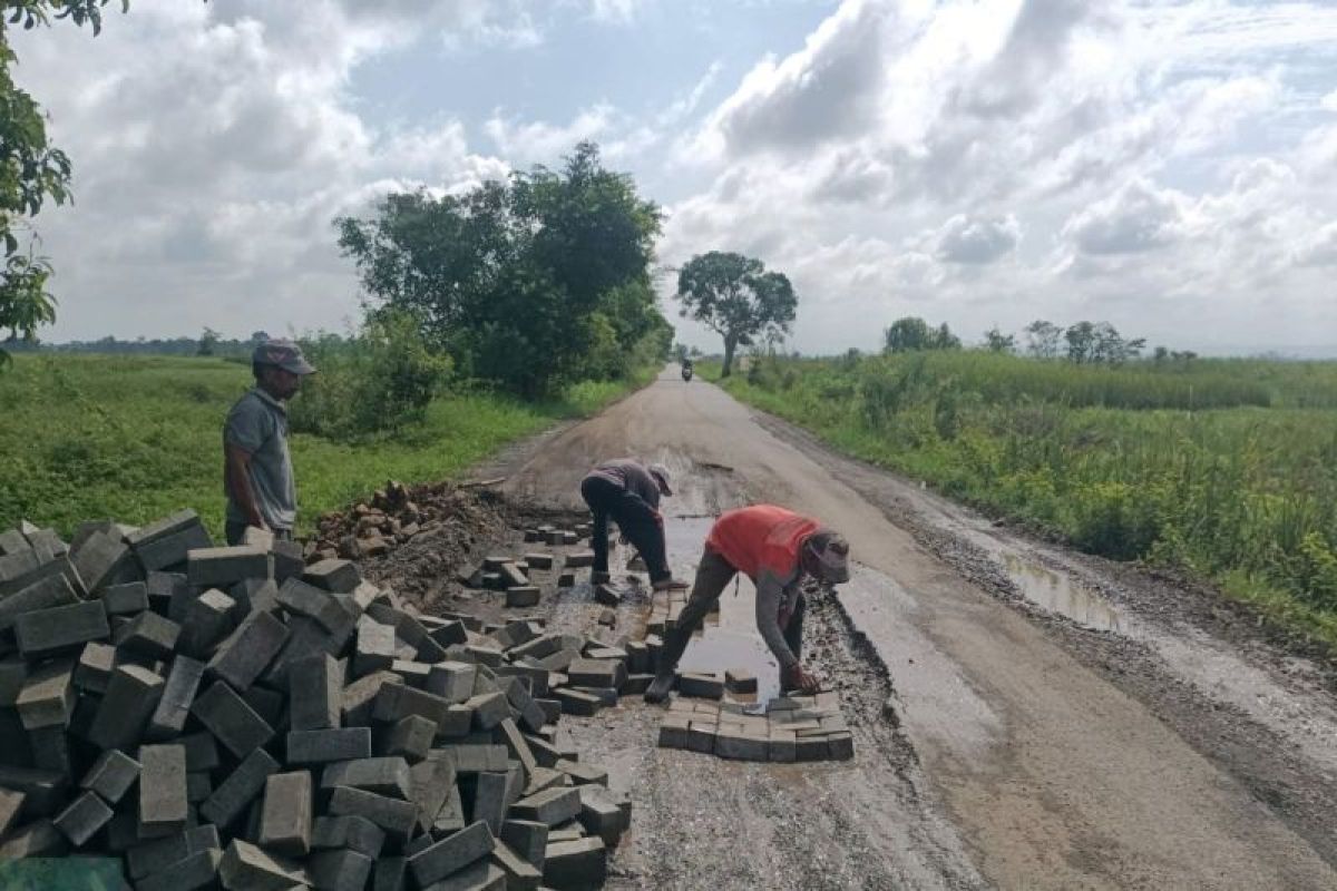 Pemkab HSS: Jalan provinsi Margasari Tapin-Kalumpang HSS mulai diperbaiki