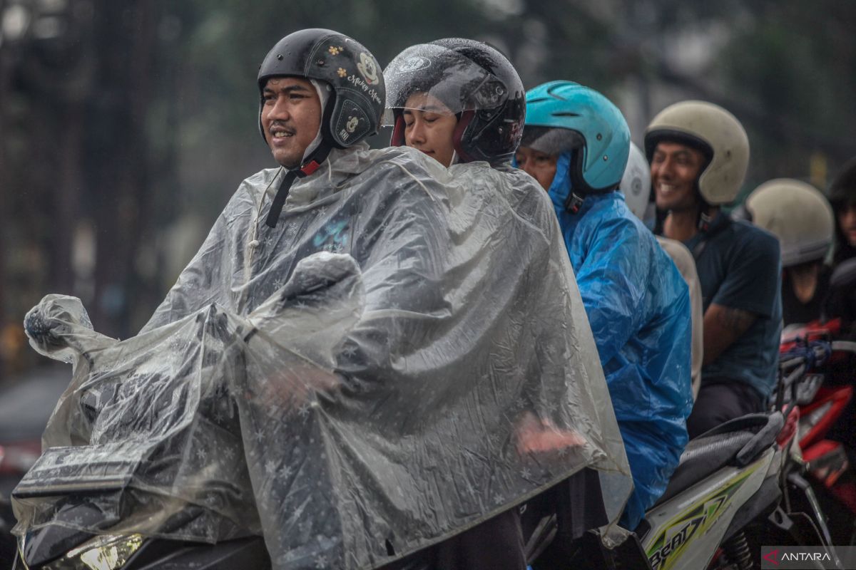 Sebagian besar wilayah Indonesia berisiko diguyur hujan sedang-lebat
