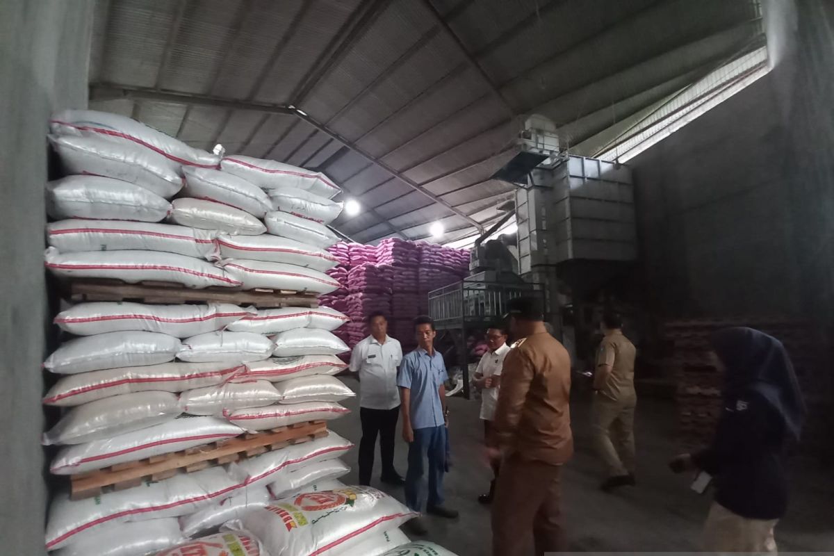 Gudang distributor beras di Bangka pastikan stok dan harga masih stabil