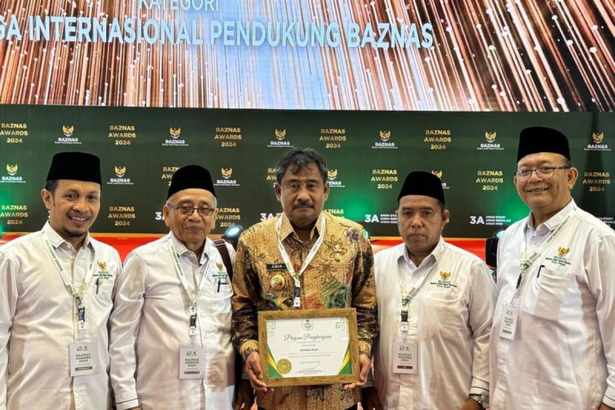 Wali Kota Binjai terima penghargaan Baznas Award
