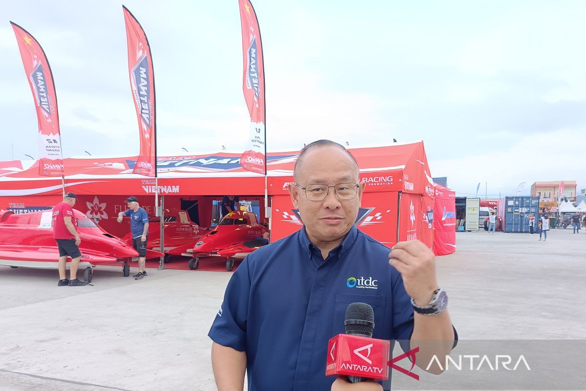 Pembukaan F1 Powerboat Danau Toba melibatkan 245 orang pengisi hiburan