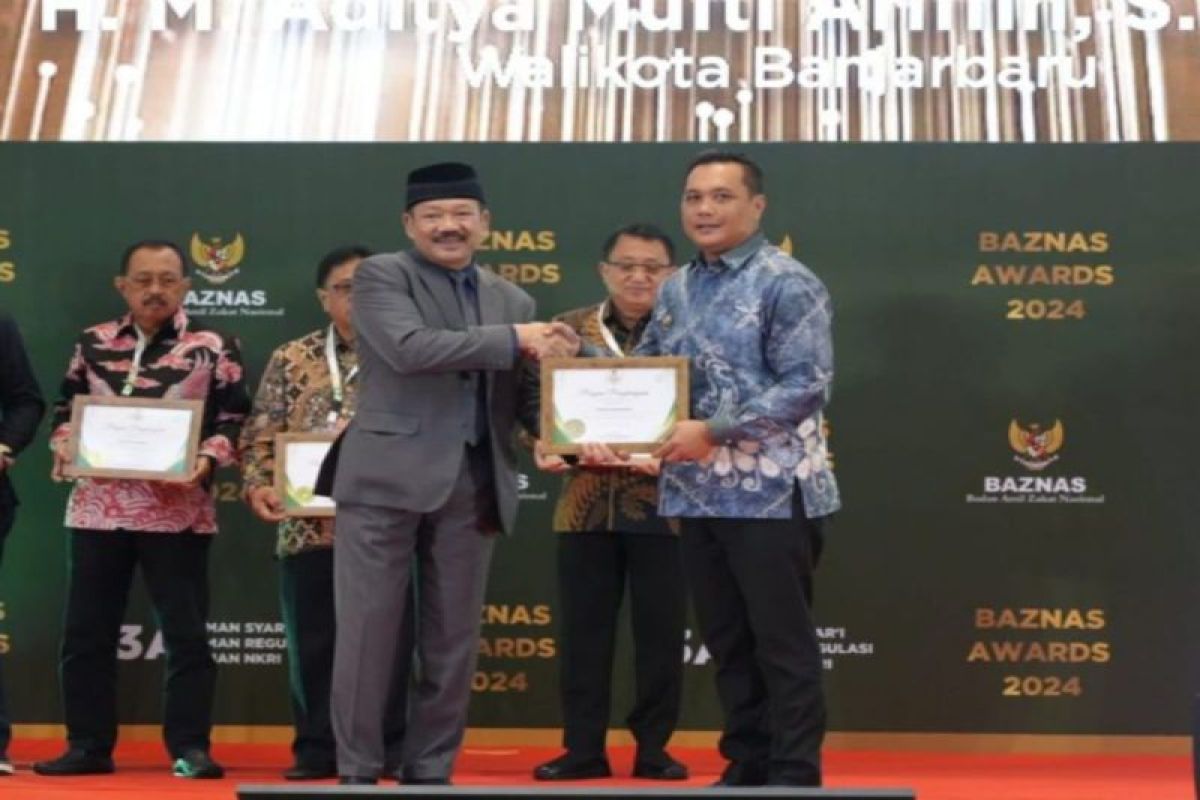 Wali Kota Banjarbaru Aditya terima Baznas Award 2024
