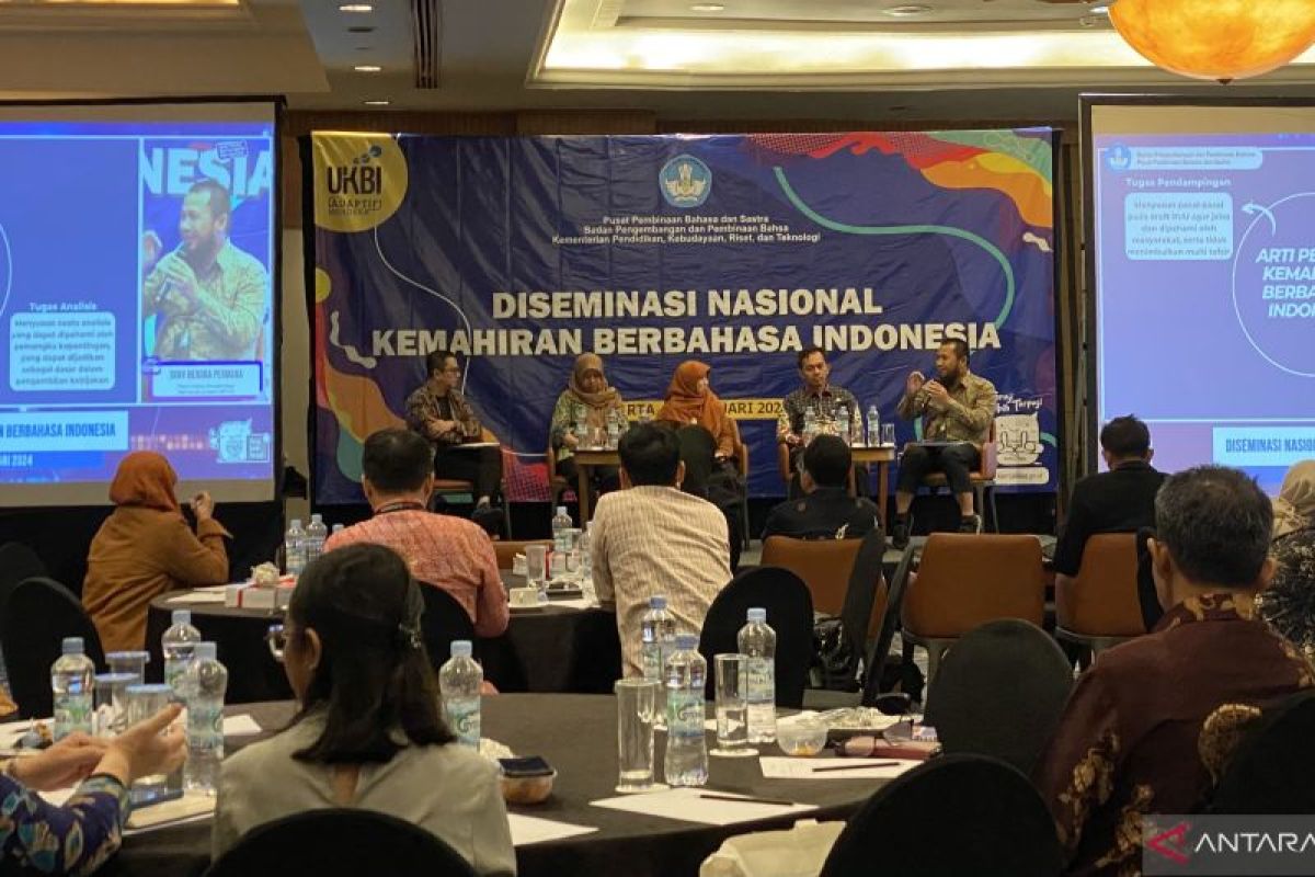 UKBI Adaptif Merdeka dukung piawai berbahasa Indonesia, papar Nadiem