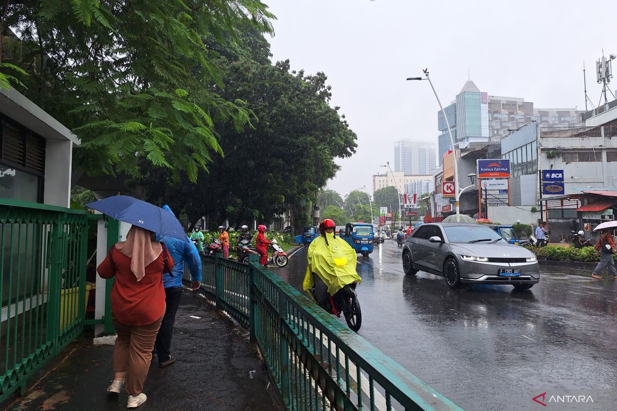 34 ruas jalan di Jakarta terendam banjir pada Kamis pagi