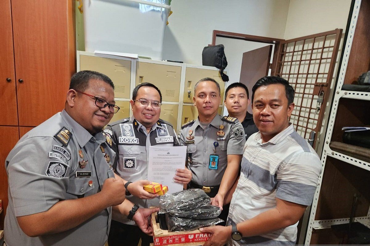 Polda Riau serahterimakan 15 senjata api dan 550 amunisi pada lapas/rutan