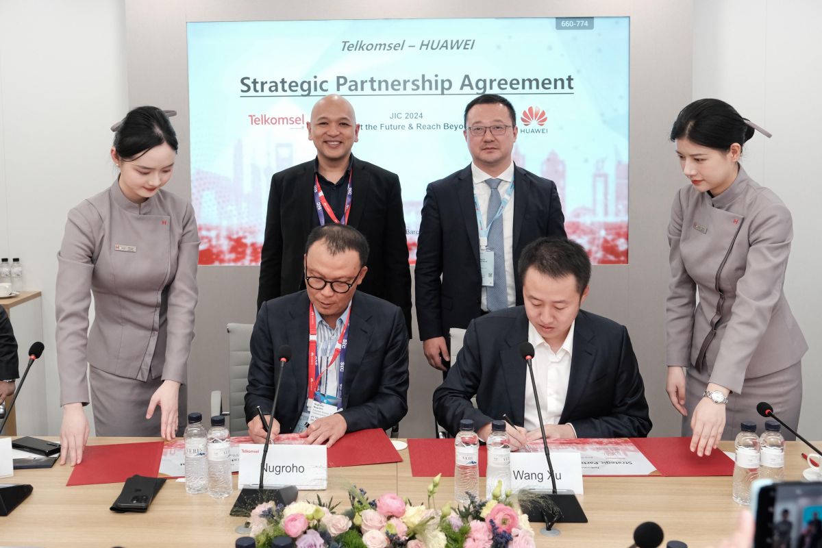 Telkomsel-Huawei tandatangani dua Strategic Partnership Agreement di MWC 2024 Barcelona