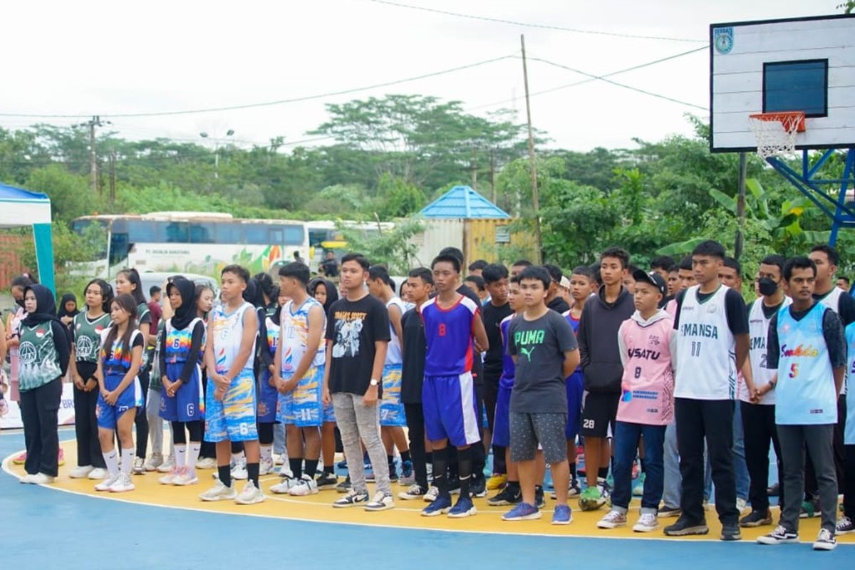 Tanah Bumbu Regent opens students basketball tournament