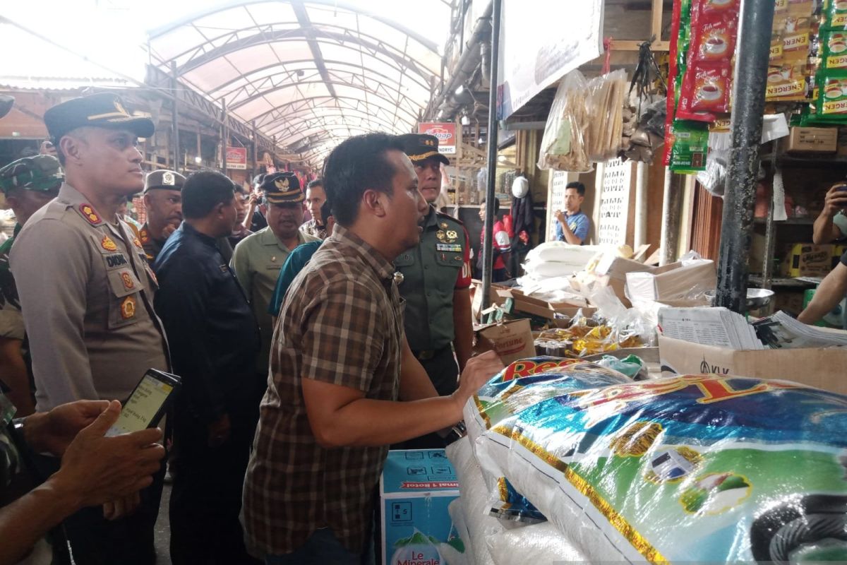 Dandim 0414 Belitung dan Kapolres Belitung sidak harga beras