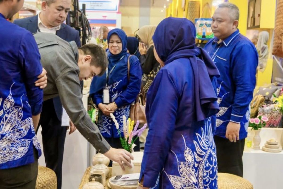 Central Hulu Sungai introduces marble at ASEAN's largest craft fair