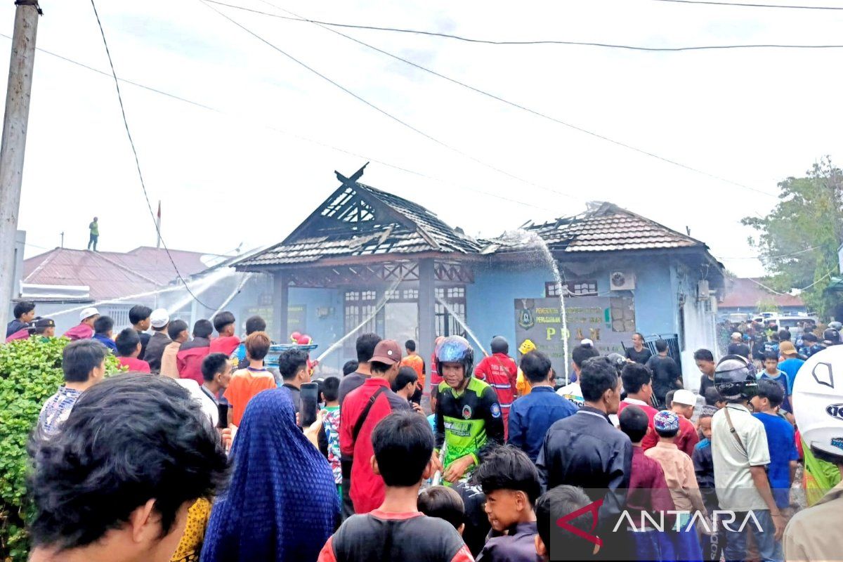 Kantor pelayanan PDAM Kapuas terbakar