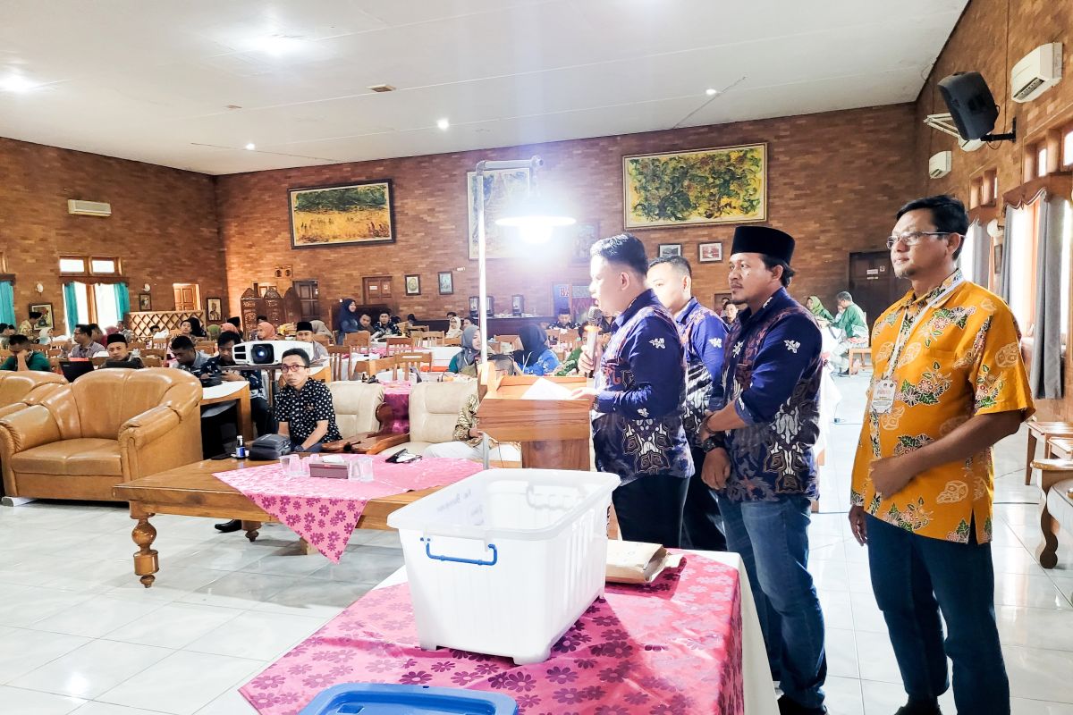 KPU Situbondo pastikan rekapitulasi hasil pemilu rampung Sabtu