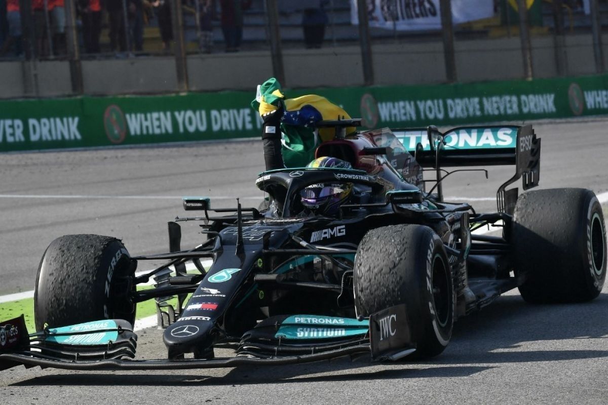 Lewis Hamilton tunjukkan performa kuat pada latihan bebas kedua GP Bahrain