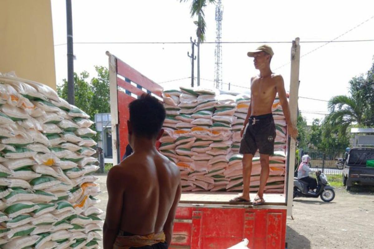 Pemkab Lombok Tengah distribusikan beras SPHP kepada warga Mandalika