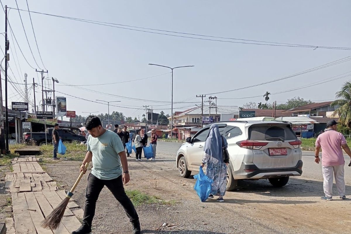 Pemkab Dharmasraya kumpulkan lima ton sampah plastik peringati hari sampah nasional