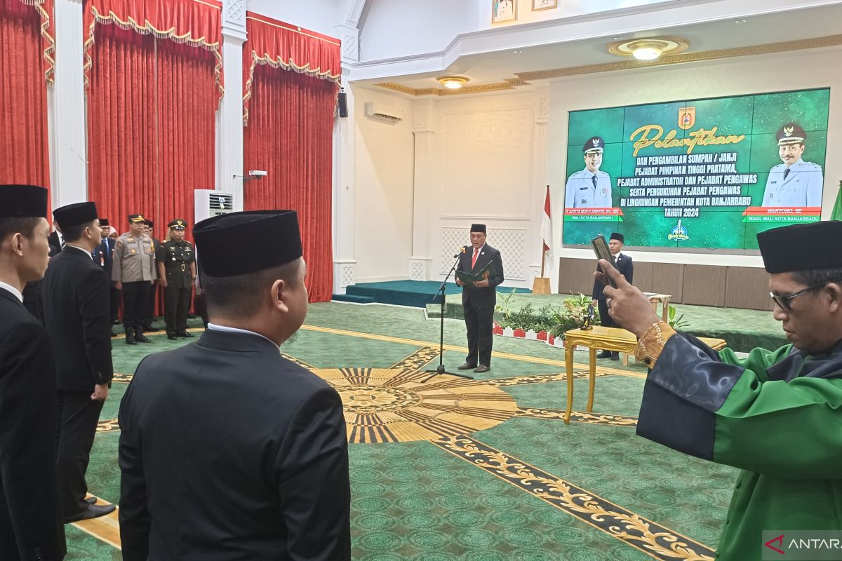 Wali Kota Banjarbaru lantik Kepala BPBD dan Kepala Dinas Perhubungan