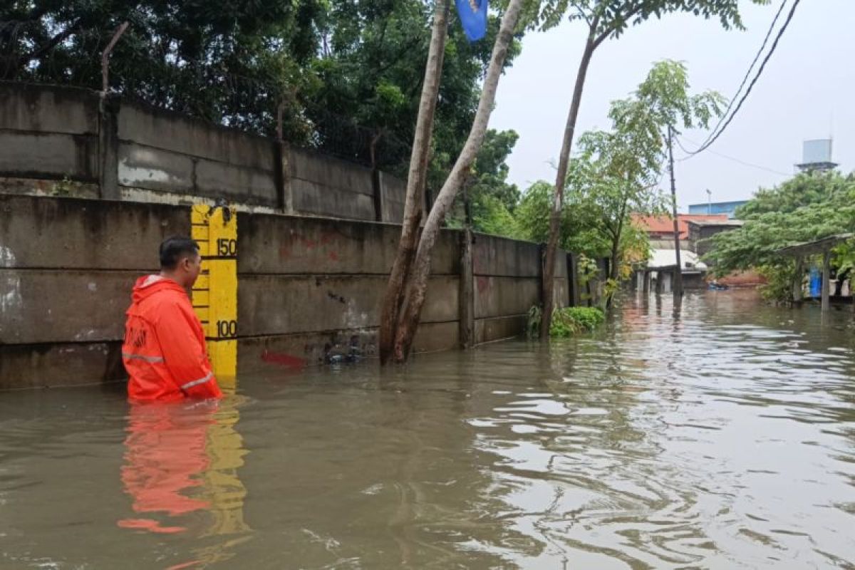 Akibat banjir,  47 warga Rawa Terate Jaktim mengungsi