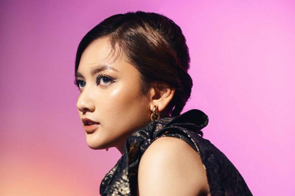 Penyanyi Meiska Adinda isi soundtrack film Malaysia Malang Si Puteri