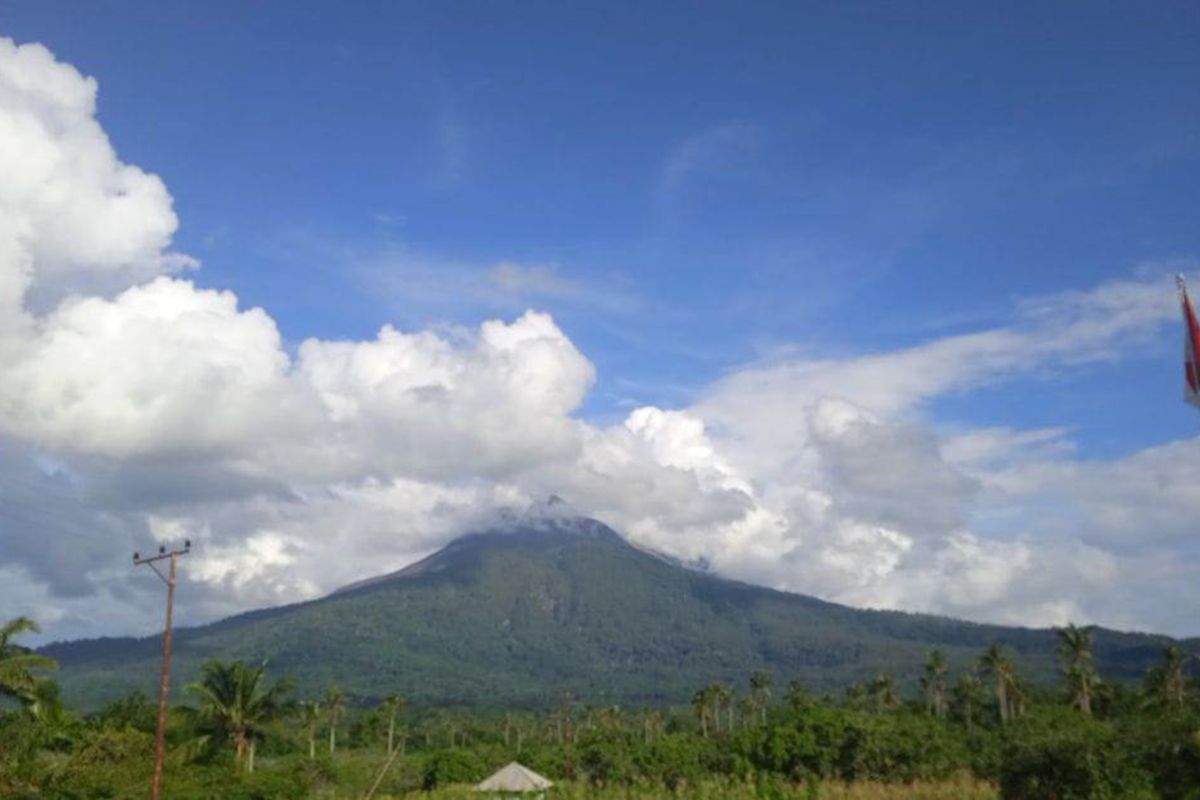 Status Gunung Lewotobi Laki-laki NTT turun ke level II