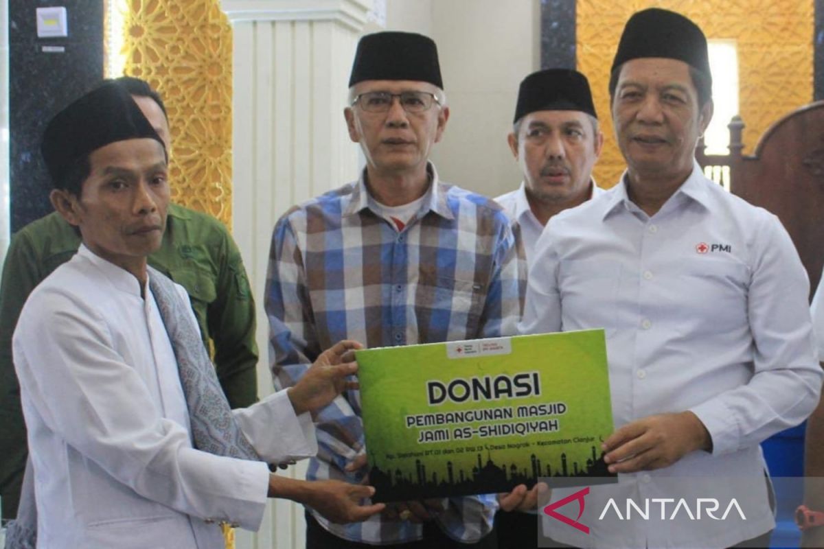 PMI DKI Jakarta resmi serahkan bantuan masjid dan mushala di Cianjur
