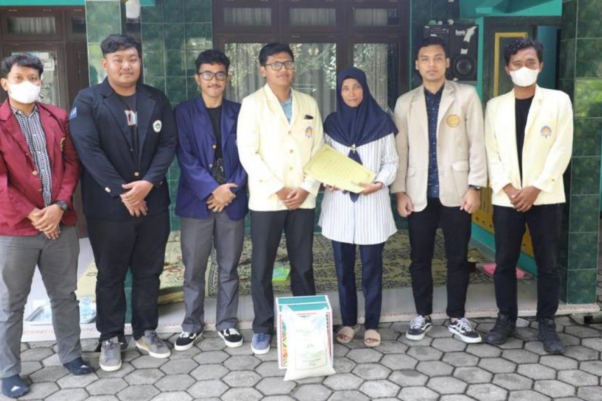 Mahasiswa Yogyakarta anjangsana ke keluarga anggota Linmas yang meninggal setelah Pemilu 2024