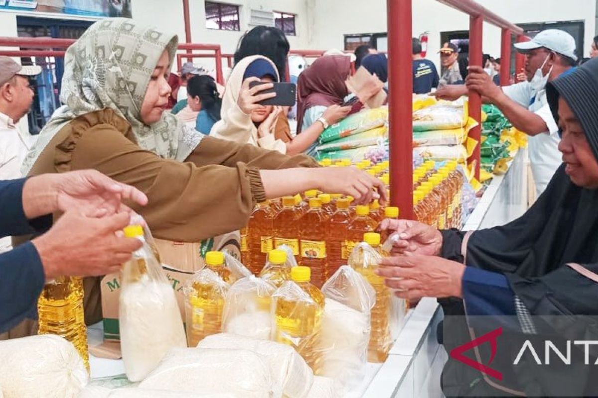 Pemkab Maluku Tengah  gelar  pasar murah stabilkan harga pangan