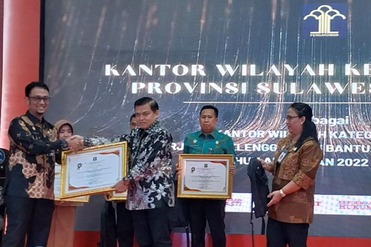 Kemenkumham Sulsel raih penghargaan kinerja penyelenggara bantuan hukum terbaik 2022-2023