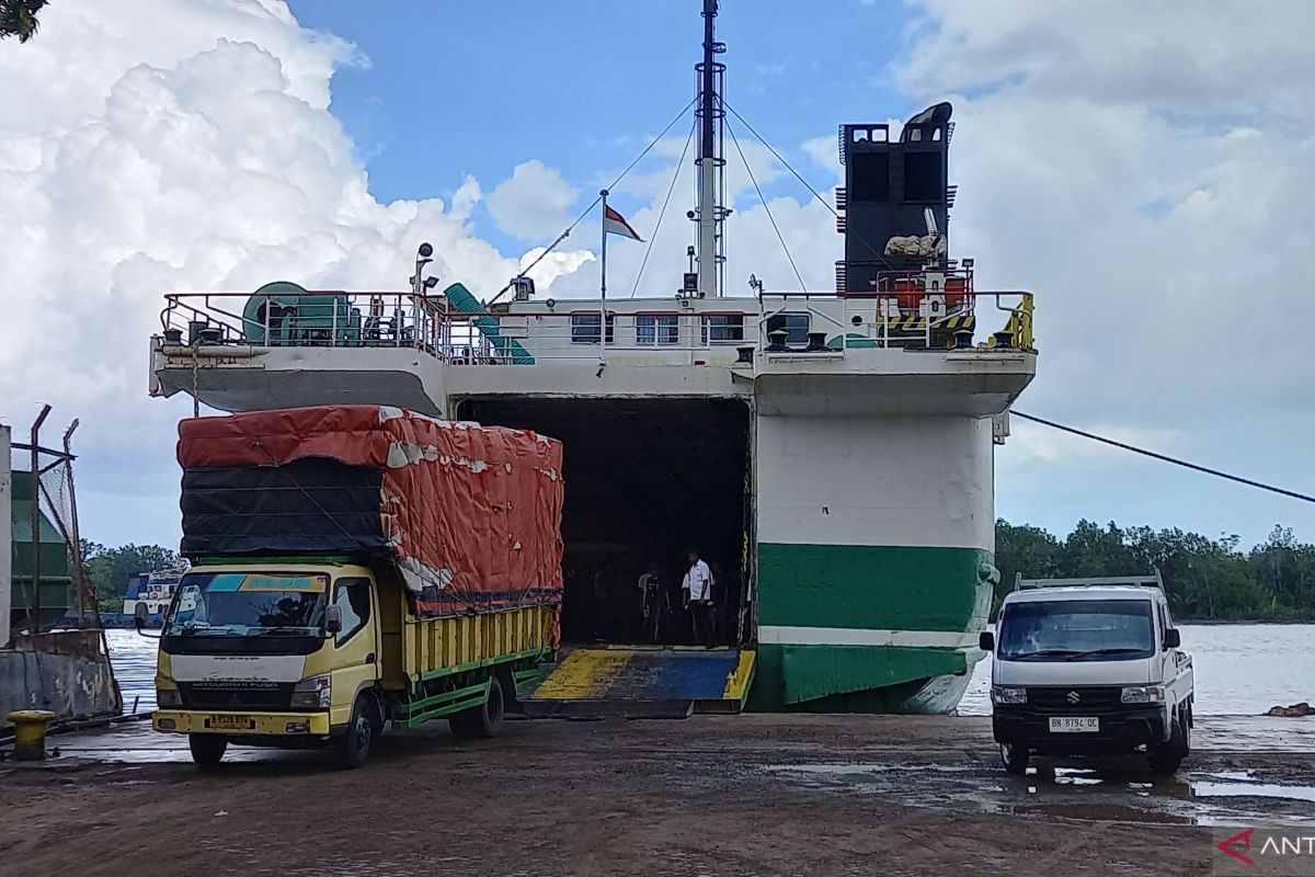 Aktivitas bongkar muat di Pelabuhan Babel turun