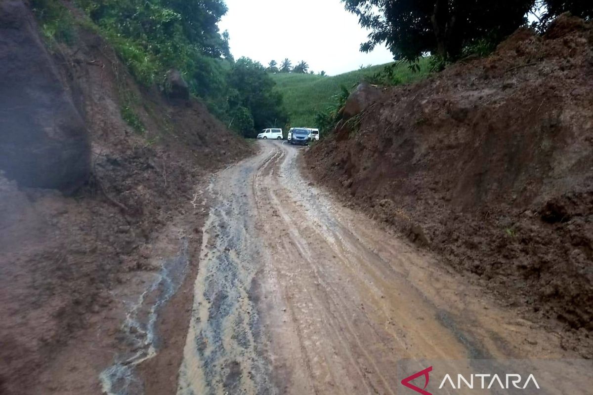 Lintas Sulawesi-Gorontalo Utara terputus longsor sudah dapat dilewati